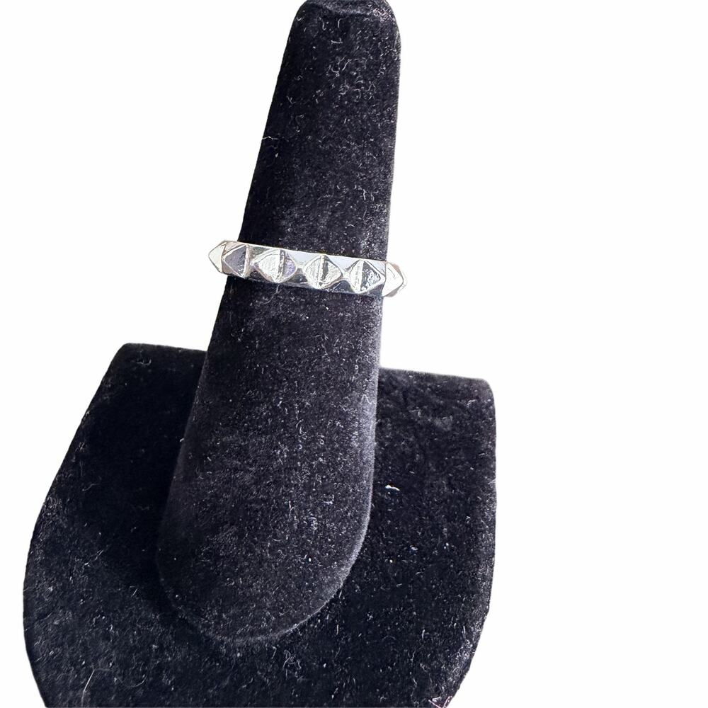 Silver tone textured ring band - size 7.5
